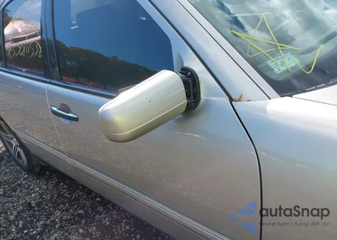 1999 Mercedes-Benz E 320 Awd z USA, uszkodzony, nr VIN WDBJF82H8XX021943